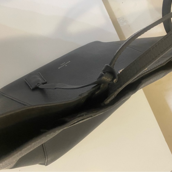 LOUIS VUITTON Lock Me - Cabas Tote Bag Shoulder Bag Leather Noir M42291 - Picture 9 of 9